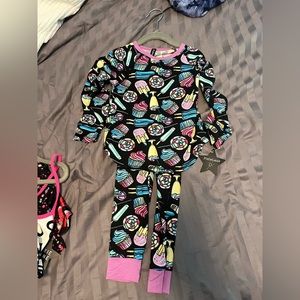 NWT Pixielane simply soft lounge set/pajamas. Long sleeve long pant. Size 2/3